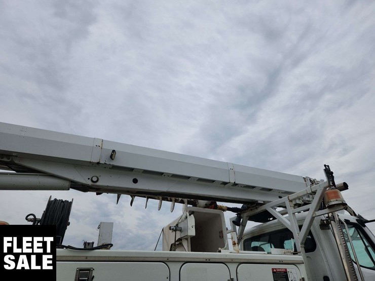 2014-freightliner-m2-106-image-44