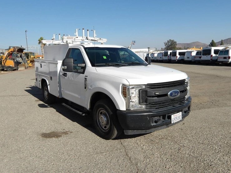 2019-ford-f250-xl-image-2