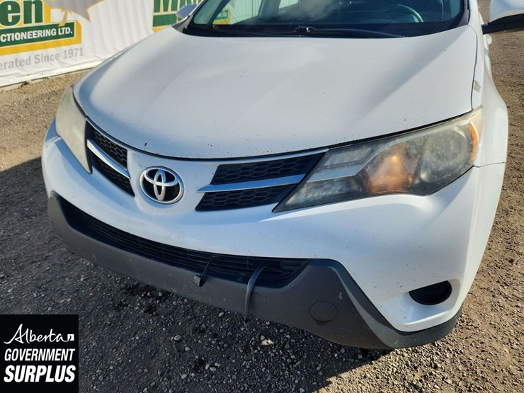2015-toyota-rav4-le-image-29