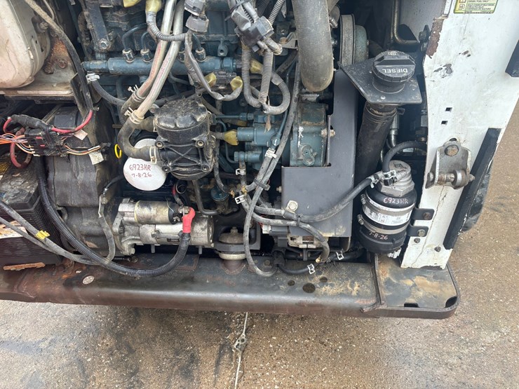 2015-bobcat-t770-image-24