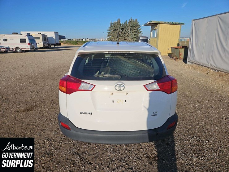 2015-toyota-rav4-le-image-6