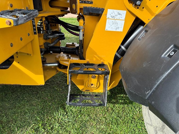 caterpillar-938m-image-43
