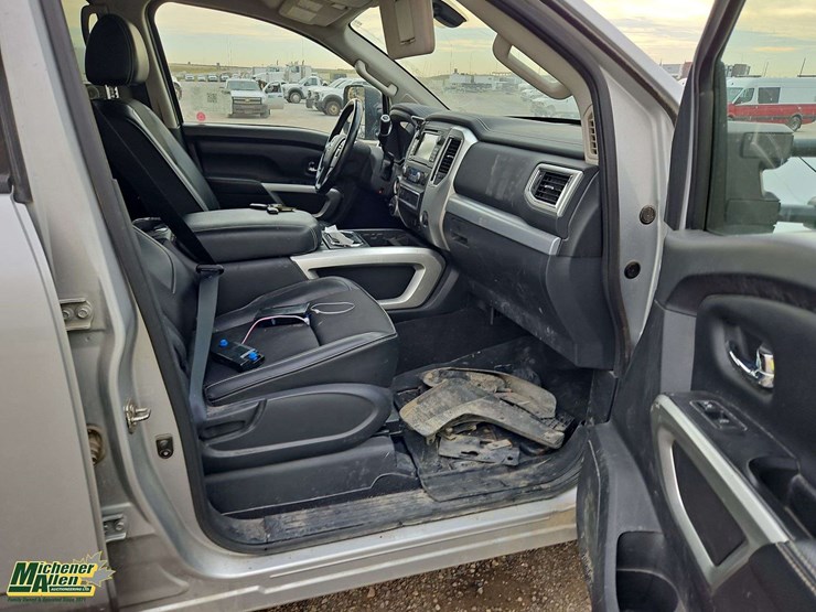 2016-nissan-titan-image-17