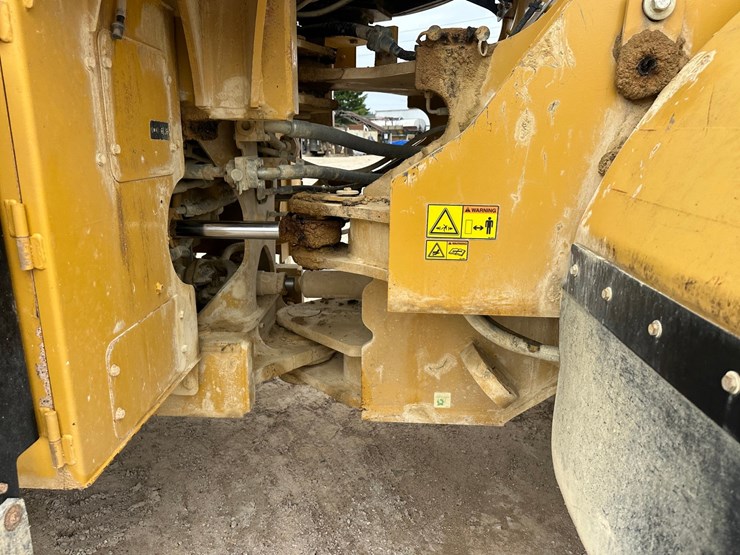 2014-caterpillar-972k-image-28