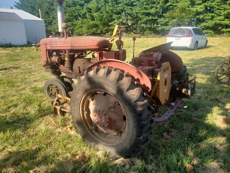 farmall-b-with-woods-belly-mower-image-5