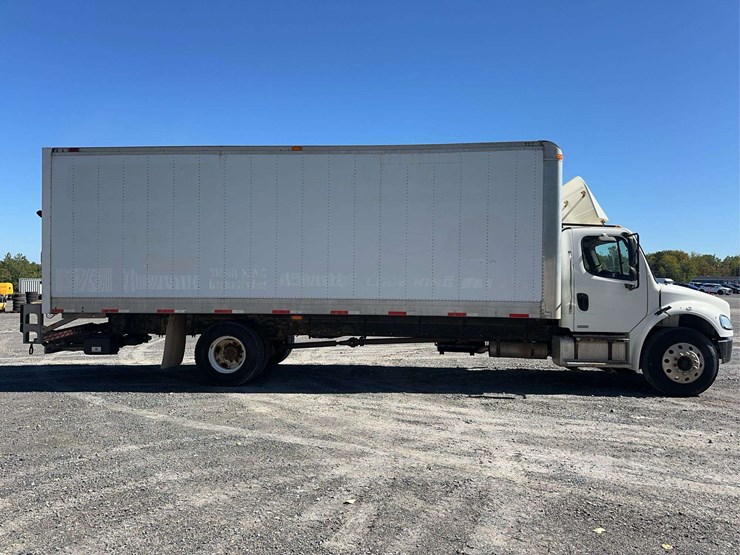 2005-freightliner-m2-106-image-4