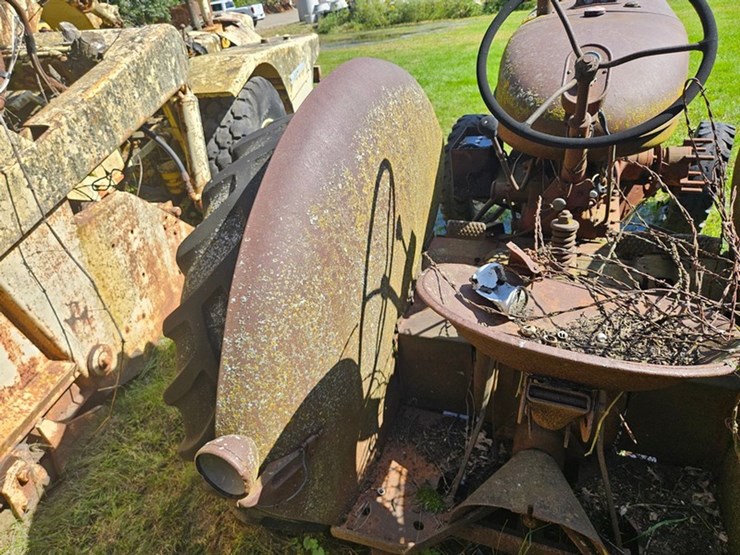 #2521-•-mccormick-w9-tractor-image-23