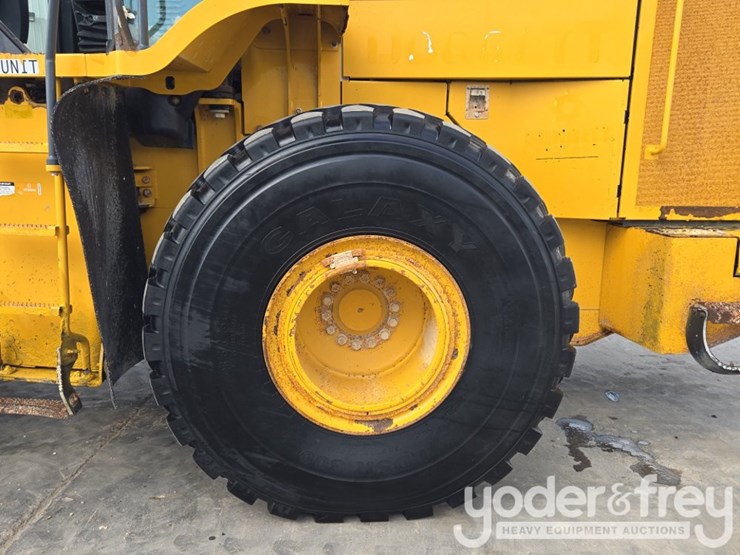 2019-deere-744k-image-11