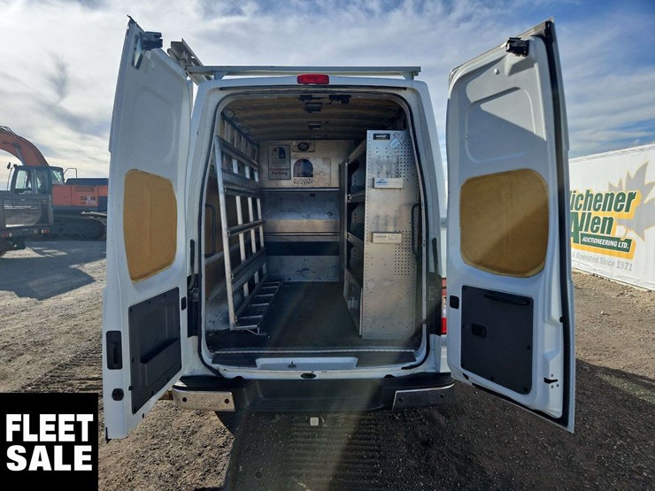 2019-nissan-nv3500hd-image-21
