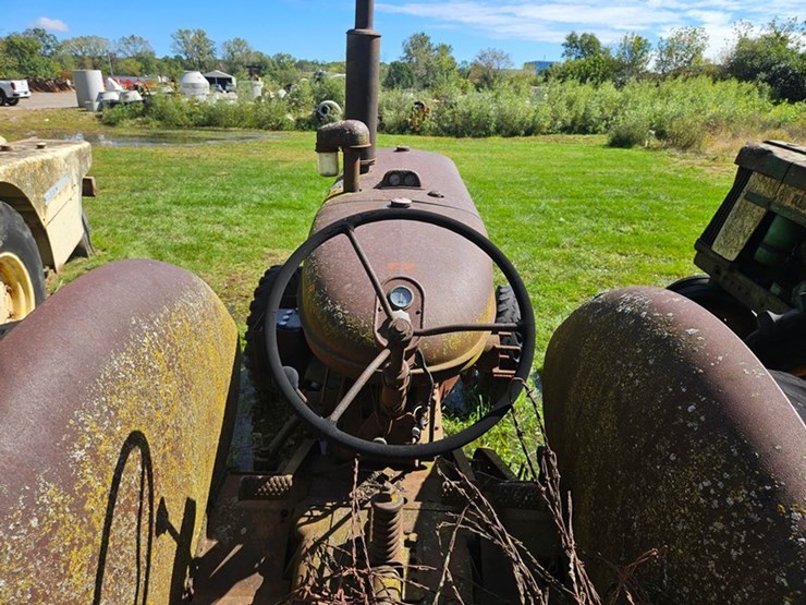 #2521-•-mccormick-w9-tractor-image-22