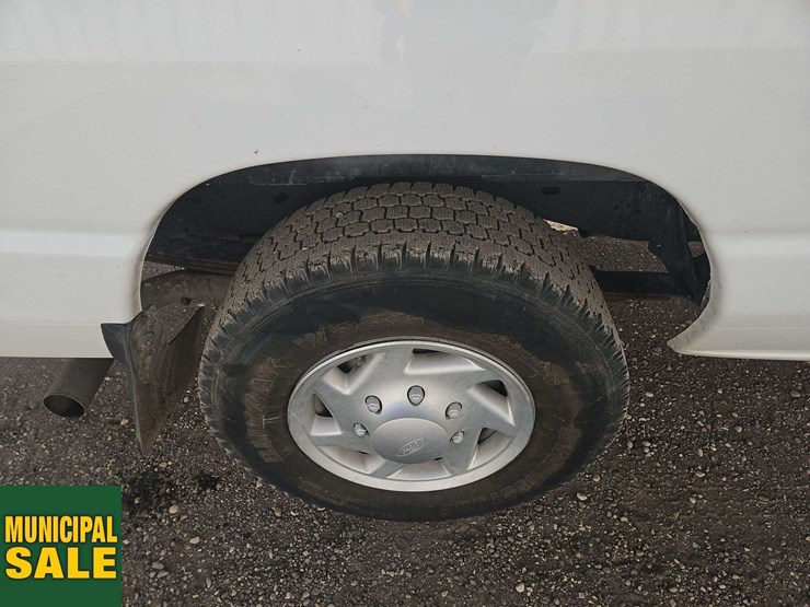2012-ford-cargo-image-11