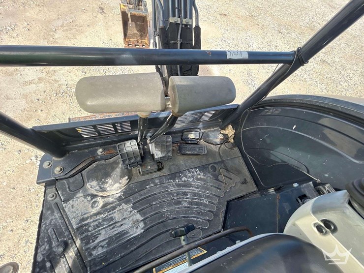 2015-deere-26g-image-23