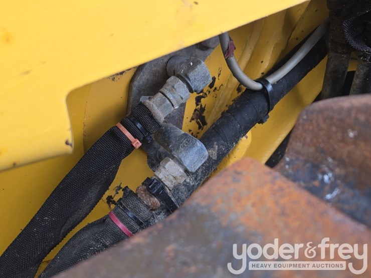 2023-komatsu-d61px-24-image-24