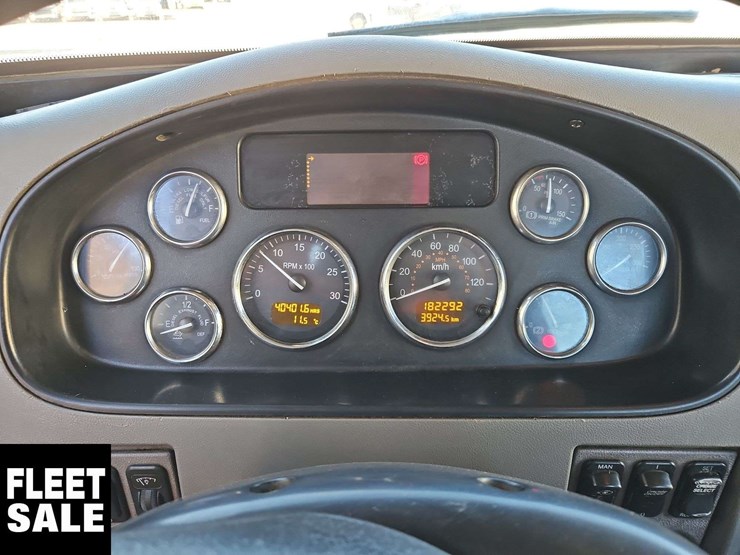 2015-peterbilt-348-image-20