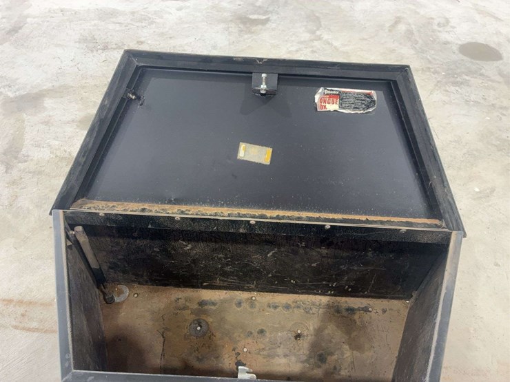 hallmaster-tongue-tool-box-image-6
