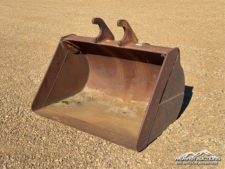 finning-58-in.-excavator-q/c-clean-out-bucket-image-1