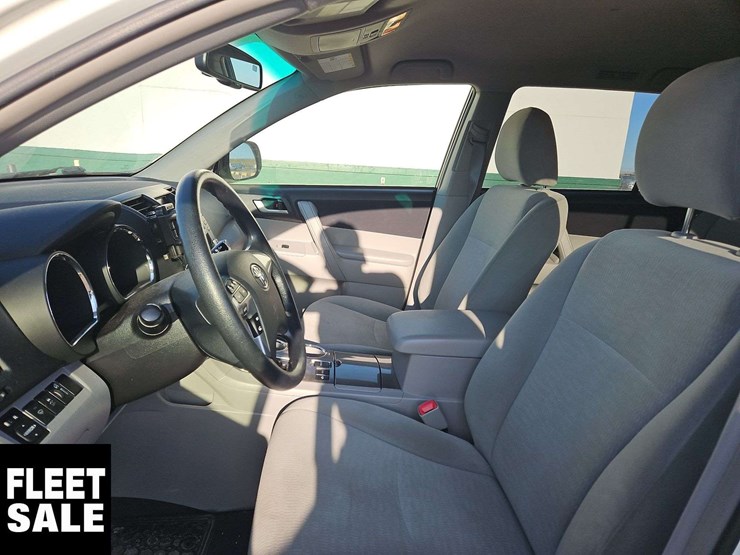 2012-toyota-highlander-hybrid-image-13