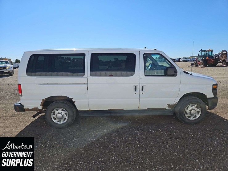 2014-ford-cargo-image-7
