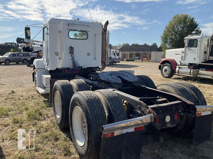 2000-freightliner-fld112-image-4