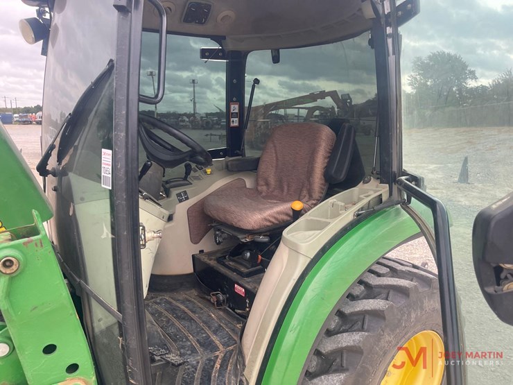 john-deere-3320-image-17