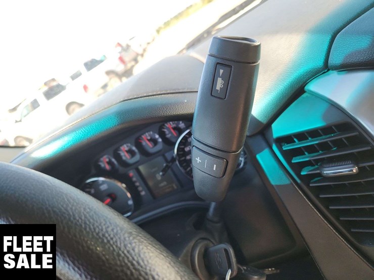 2015-chevrolet-suburban-image-22