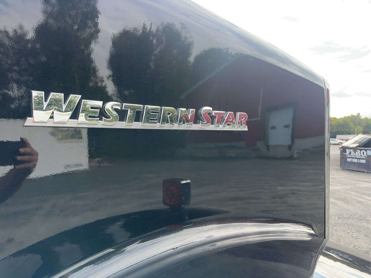 2015-western-star-4900sf-image-13