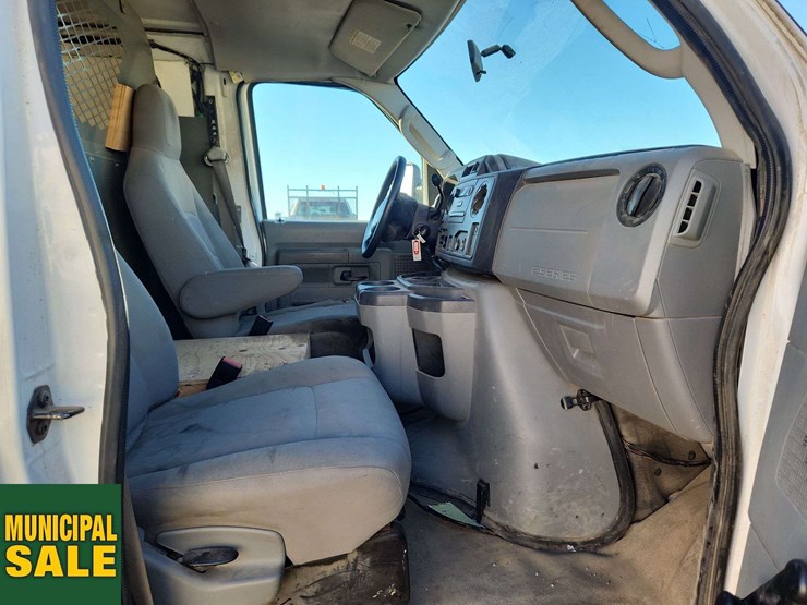 2011-ford-cargo-image-30