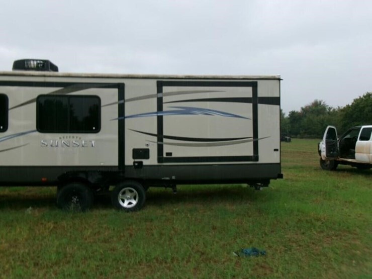 2013-sunset-trail-camper-image-23