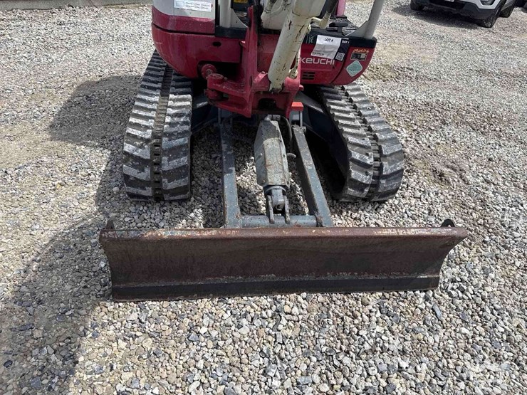 2019-takeuchi-tb235-2-image-16