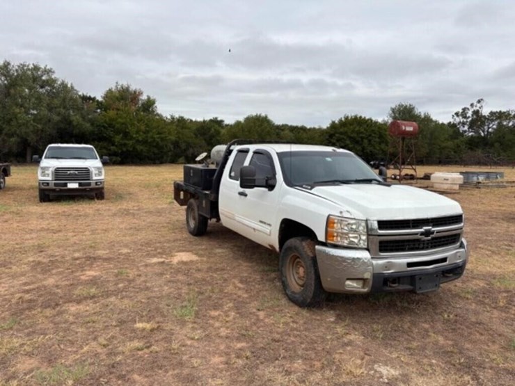 2010-chevrolet-2500-image-11