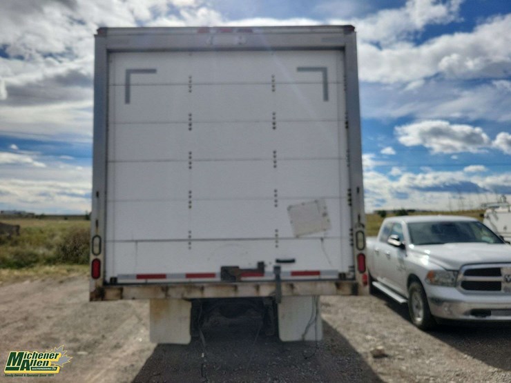 2006-freightliner-m2-106-image-8