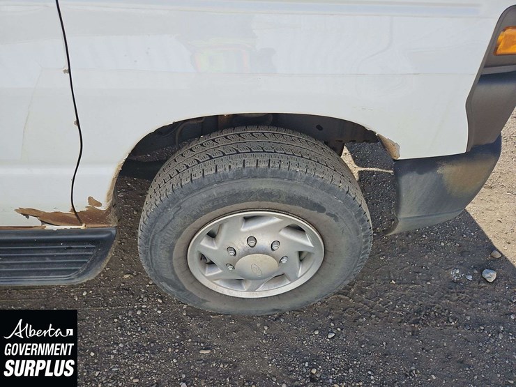 2014-ford-cargo-image-12