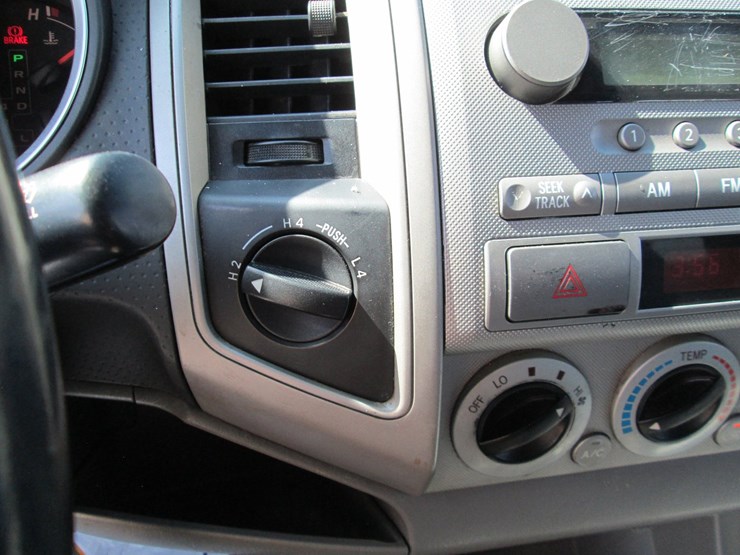 2005-toyota-tacoma-image-35
