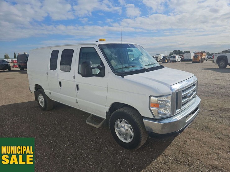 2012-ford-cargo-image-2
