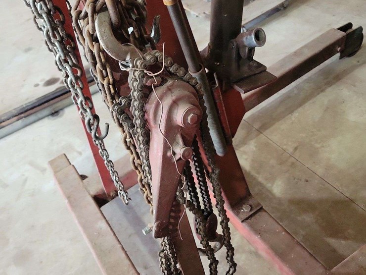 red-shop-crane-with-hydraulic-lift-and-chain-hoist-image-5