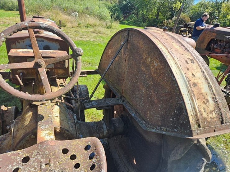 #2526-•-1935-case-cc-tractor-image-18