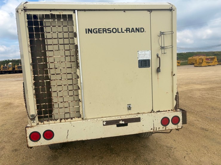 #3338-•-ingersoll-rand-ir900-towable-air-compressor-image-3