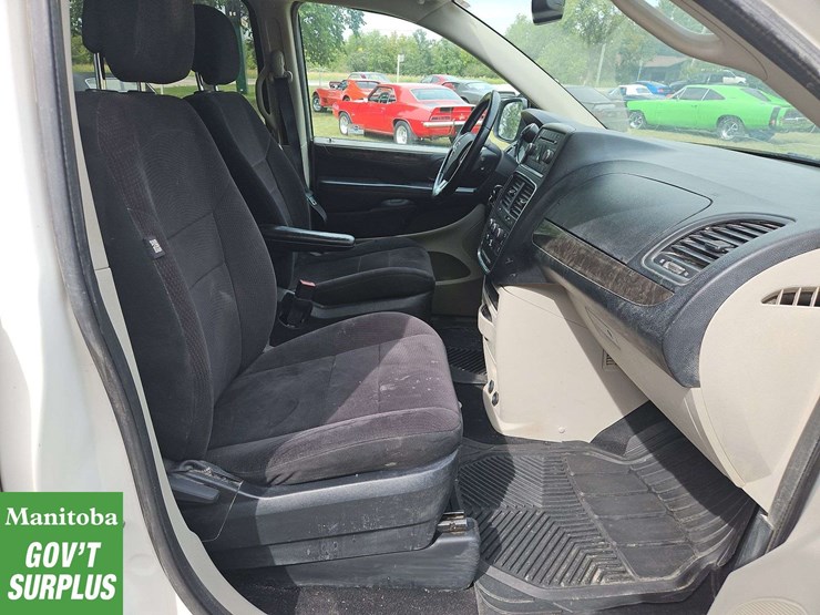 2011-dodge-grand-caravan-image-23