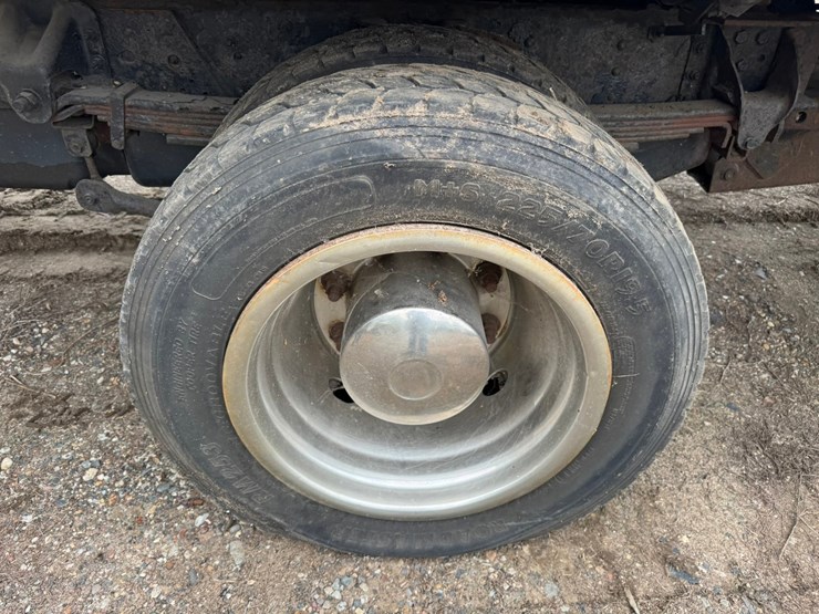 #1935-•-2004-chevrolet-5500-roll-back-truck-image-61