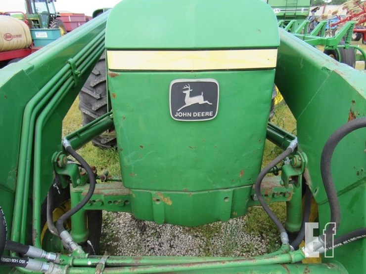 john-deere-2440-image-26