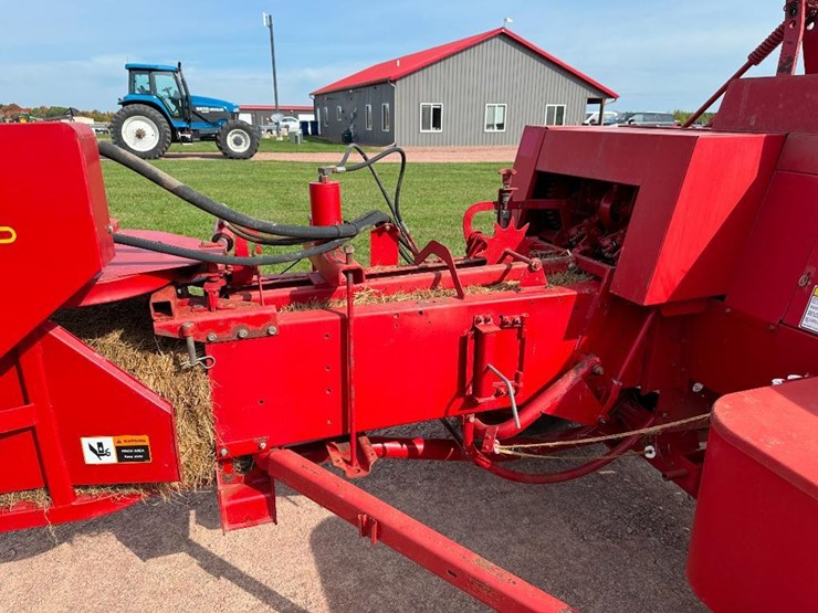 new-holland-575-image-11