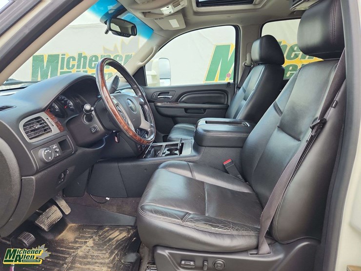 2014-gmc-yukon-xl-denali-image-13
