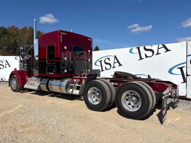 2023-kenworth-w900l-image-3