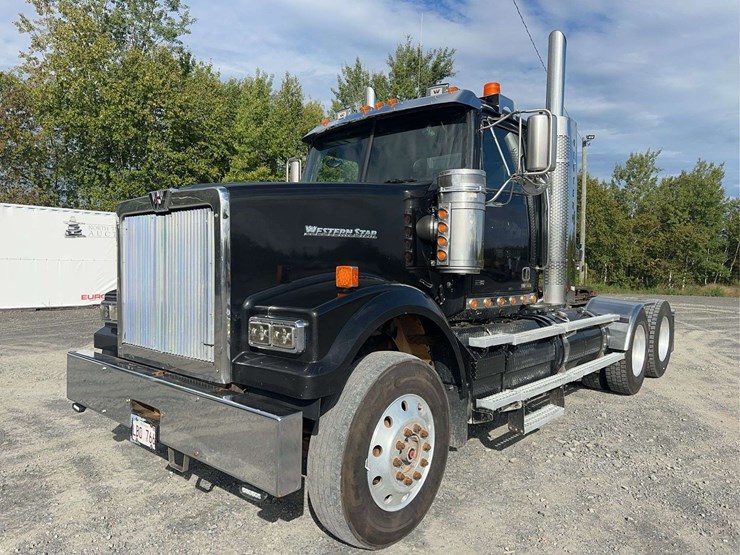 2015-western-star-4900sf-image-1