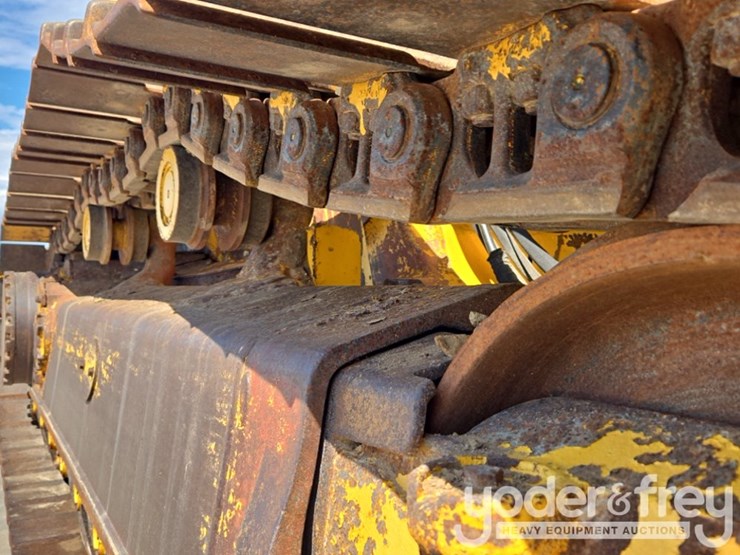 2018-komatsu-d61ex-24-image-17