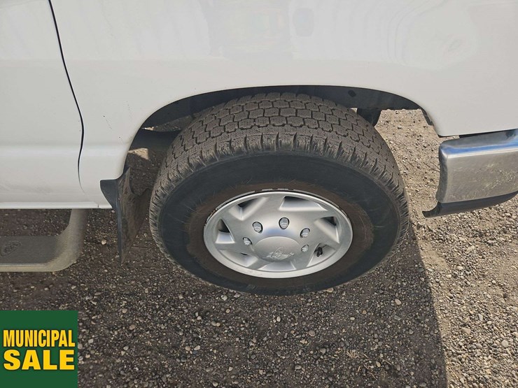 2012-ford-cargo-image-12