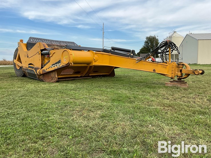 2021-deere-2412e-image-3
