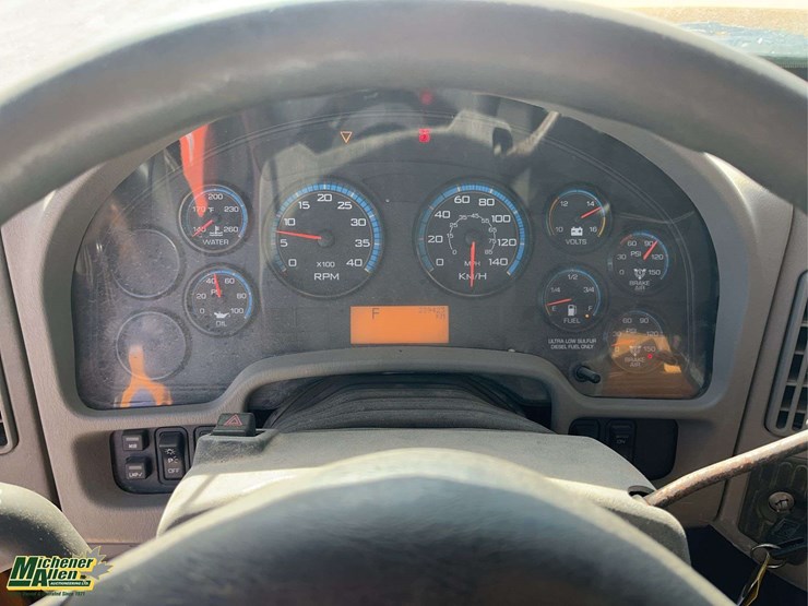 international-workstar-7600-image-15