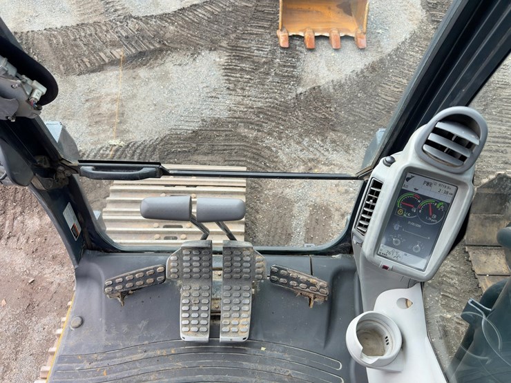 2016-deere-300g-lc-image-38