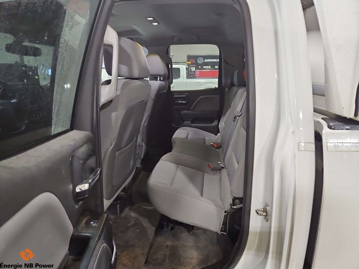 2015-chevrolet-silverado-2500hd-image-11
